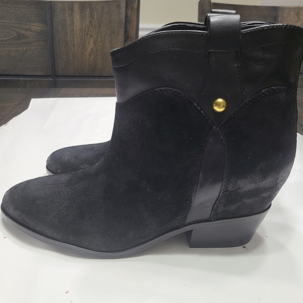 Boot - Picture 4 of 5